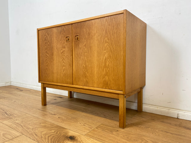 WMK Stilvolle,minimalistische & gut erhaltene skandinavische Kommode in Eiche mit designtypischen Griffen # Sideboard Fernsehkommode Wäschekommode TV-Lowboard TV-Board Schrank Vintage Mid-Century 60er