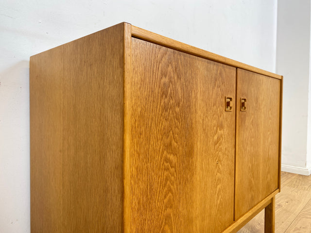 WMK Stilvolle,minimalistische & gut erhaltene skandinavische Kommode in Eiche mit designtypischen Griffen # Sideboard Fernsehkommode Wäschekommode TV-Lowboard TV-Board Schrank Vintage Mid-Century 60er