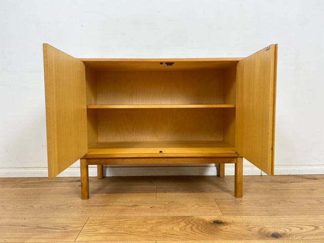 WMK Stilvolle,minimalistische & gut erhaltene skandinavische Kommode in Eiche mit designtypischen Griffen # Sideboard Fernsehkommode Wäschekommode TV-Lowboard TV-Board Schrank Vintage Mid-Century 60er