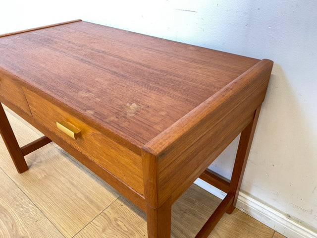 WMK Sehr schönes & gut erhaltenes skandinavisches 70er Jahre Lowboard in Teakholz mit Schubladen & hübschen Messinggriffen # Kommode Flurkommode TV-Lowboard Sideboard Mid-Century Danish Design Vintage