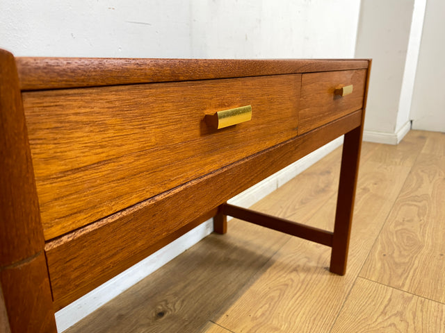 WMK Sehr schönes & gut erhaltenes skandinavisches 70er Jahre Lowboard in Teakholz mit Schubladen & hübschen Messinggriffen # Kommode Flurkommode TV-Lowboard Sideboard Mid-Century Danish Design Vintage