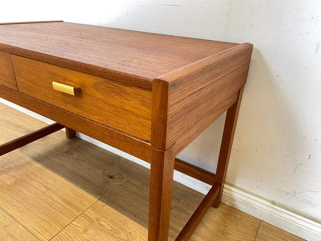 WMK Sehr schönes & gut erhaltenes skandinavisches 70er Jahre Lowboard in Teakholz mit Schubladen & hübschen Messinggriffen # Kommode Flurkommode TV-Lowboard Sideboard Mid-Century Danish Design Vintage