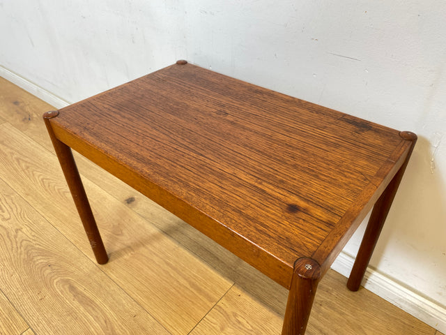 WMK Stilvoller und stabiler kleiner skandinavischer 70er Jahre Couchtisch in Teakholz # Wohnzimmertisch Coffee Table Beistelltisch Danish Design Mid-Century Vintage 60 Teak # Versand möglich