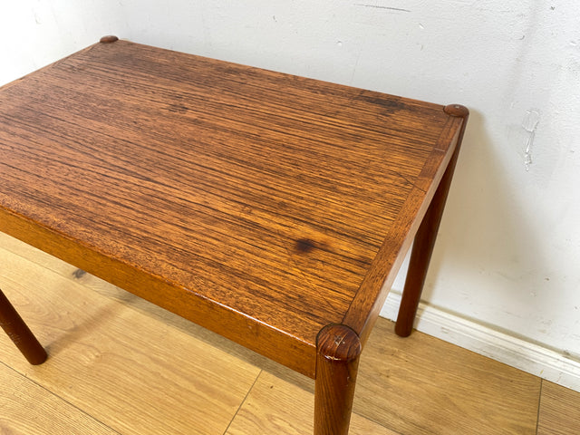 WMK Stilvoller und stabiler kleiner skandinavischer 70er Jahre Couchtisch in Teakholz # Wohnzimmertisch Coffee Table Beistelltisch Danish Design Mid-Century Vintage 60 Teak # Versand möglich