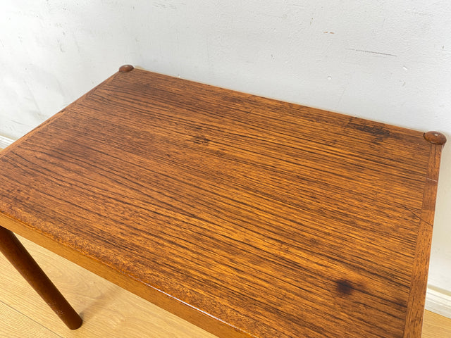 WMK Stilvoller und stabiler kleiner skandinavischer 70er Jahre Couchtisch in Teakholz # Wohnzimmertisch Coffee Table Beistelltisch Danish Design Mid-Century Vintage 60 Teak # Versand möglich