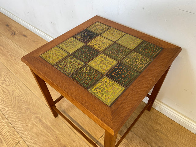 WMK Sehr gut erhaltener skandinavischer Couchtisch mit kunstvollen Fliesen und edlem Teakholz Rahmen # Wohnzimmertisch Beistelltisch Fliesentisch Coffee Table Vintage Mid-Century Danish Design Teak