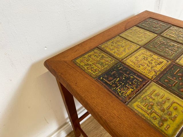 WMK Sehr gut erhaltener skandinavischer Couchtisch mit kunstvollen Fliesen und edlem Teakholz Rahmen # Wohnzimmertisch Beistelltisch Fliesentisch Coffee Table Vintage Mid-Century Danish Design Teak