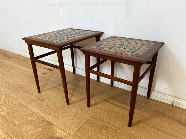 WMK Stilvoller und sehr gut erhaltener skandinavischer 2-in-1 Satztisch aus Teakholz mit kunstvollen Fliesen # Couchtisch Wohnzimmertisch Fliesentisch Beistelltisch Danish Design Mid-Century Vintage