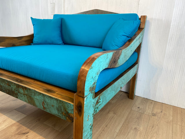 Boatwood by WMK # Besonderes kleines Sofa aus altem Bootsholz, ein handgefertigtes Unikat aus massivem Teakholz mit neuer Polsterung & Kissen # Couch Sessel Loungesessel Liege Loveseat Bootsmöbel Blau