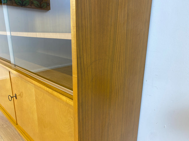 WMK Stilvoller und gut erhaltener Mid-Century Wohnzimmerschrank in Birke von VEB Möbelfabrik Werdau aus 1965 # Highboard Sideboard Schrankwand Rockabilly Vitrine Wohnzimmerschrank Vintage 60er Retro