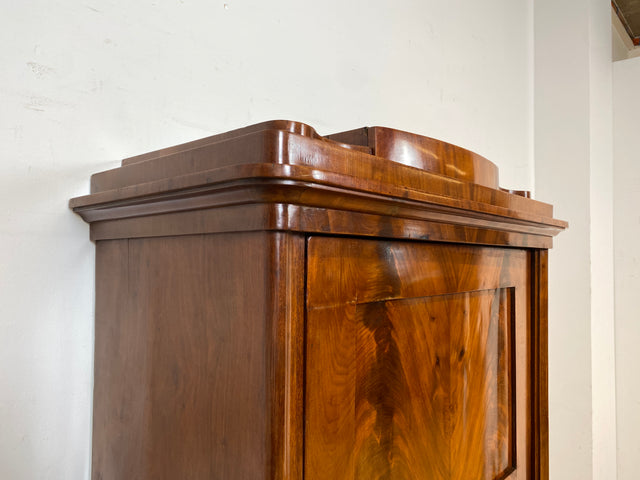 Hochwertiger handpolierter antiker Wäscheschrank in edlem Nussbaum I Biedermeier um 1850 I Schrank Kleiderschrank Highboard Bücherschrank Anrichte Flurschrank Vintage I