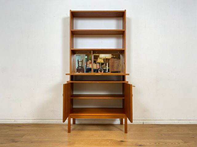 WMK Stilvoller skandinavischer Bücherschrank in Teakholz mit verstell. Regalböden , verspiegeltem Barfach und Holzgriffen # Highboard Bücherregal Regal Barschrank Barkommode Bar Vintage Danish Design