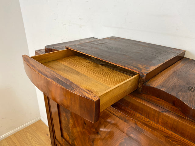 Hochwertiger handpolierter antiker Wäscheschrank in edlem Nussbaum I Biedermeier um 1850 I Schrank Kleiderschrank Highboard Bücherschrank Anrichte Flurschrank Vintage I