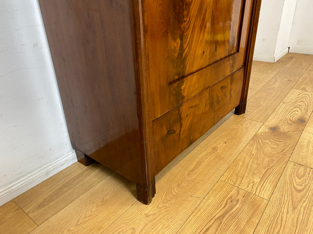 Hochwertiger handpolierter antiker Wäscheschrank in edlem Nussbaum I Biedermeier um 1850 I Schrank Kleiderschrank Highboard Bücherschrank Anrichte Flurschrank Vintage I
