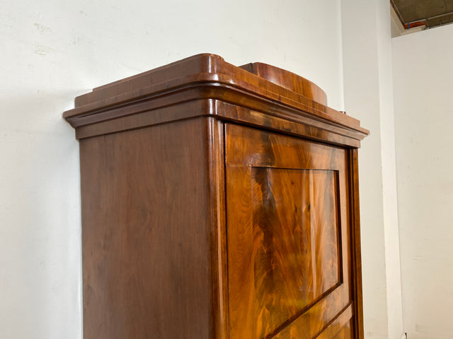 Hochwertiger handpolierter antiker Wäscheschrank in edlem Nussbaum I Biedermeier um 1850 I Schrank Kleiderschrank Highboard Bücherschrank Anrichte Flurschrank Vintage I