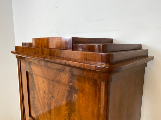Hochwertiger handpolierter antiker Wäscheschrank in edlem Nussbaum I Biedermeier um 1850 I Schrank Kleiderschrank Highboard Bücherschrank Anrichte Flurschrank Vintage I