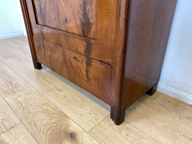 Hochwertiger handpolierter antiker Wäscheschrank in edlem Nussbaum I Biedermeier um 1850 I Schrank Kleiderschrank Highboard Bücherschrank Anrichte Flurschrank Vintage I