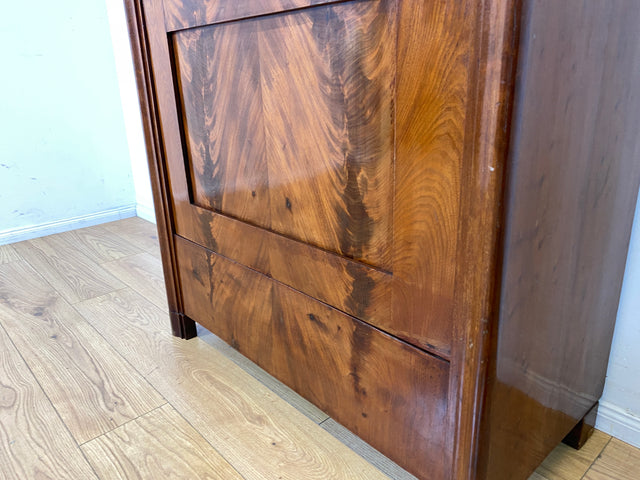 Hochwertiger handpolierter antiker Wäscheschrank in edlem Nussbaum I Biedermeier um 1850 I Schrank Kleiderschrank Highboard Bücherschrank Anrichte Flurschrank Vintage I