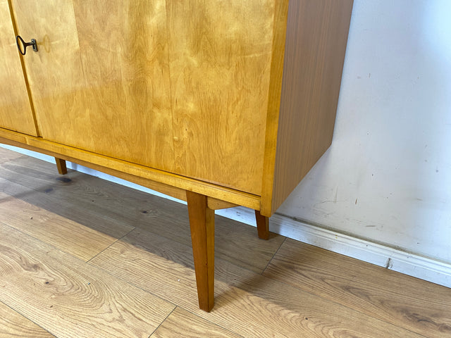 WMK Minimalistisches, raumaufhellendes & gut erhaltenes Highboard in Birke von VEB Möbelfabrik Werdau aus 1965 # Schrank Wäscheschrank Kommode Regal Sideboard Wohnzimmerschrank DDR Vintage Mid-Century