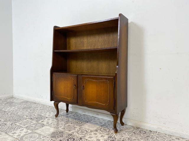 WMK Formschöner und sehr gut erhaltener Chippendale Bücherschrank mit hübschen Tatzenfüßen und Messinggriffen # Regal Bücherregal Highboard Kommode Schrank Stilmöbel Vintage 60er # Lieferung möglich