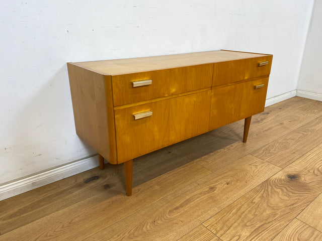 WMK Formschönes, raumaufhellendes & gut erhaltenes kleines Mid-Century Lowboard mit Schubladen & Originalgriffen aus Messing # Kommode Sideboard TV-Lowboard Flurkommode Rockabilly Vintage 50er 60er