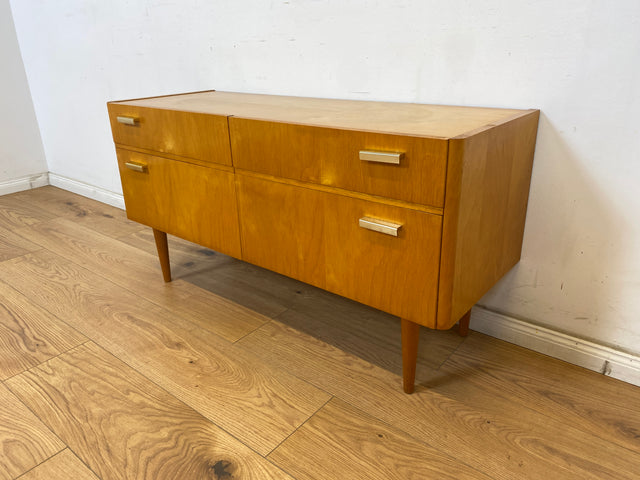 WMK Formschönes, raumaufhellendes & gut erhaltenes kleines Mid-Century Lowboard mit Schubladen & Originalgriffen aus Messing # Kommode Sideboard TV-Lowboard Flurkommode Rockabilly Vintage 50er 60er