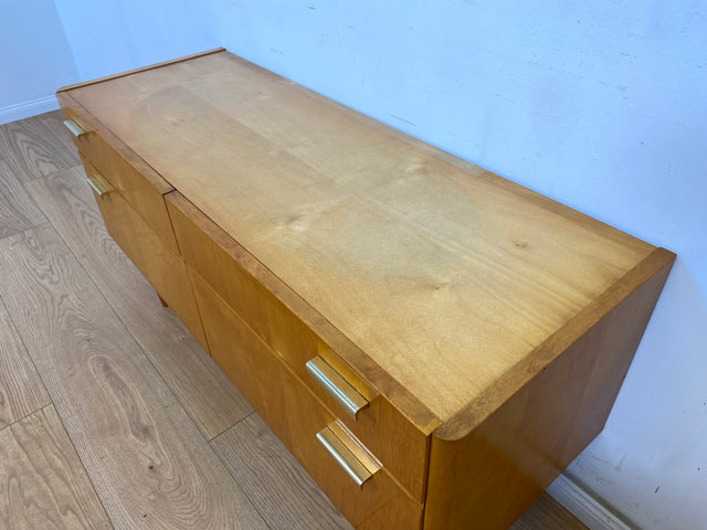 WMK Formschönes, raumaufhellendes & gut erhaltenes kleines Mid-Century Lowboard mit Schubladen & Originalgriffen aus Messing # Kommode Sideboard TV-Lowboard Flurkommode Rockabilly Vintage 50er 60er