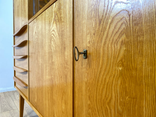 WMK I Versand 85€ I Stilvolle Mid-Century Designer Vitrine 602/G von Franz Ehrlich für VEB Hellerau in Senesche I Schrank Anrichte Highboard Sideboard DDR Vintage 60er I Berlin München Stuttgart