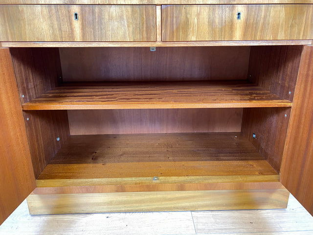 WMK Hochwertiger & sehr schöner Mid-Century Hochschrank aus vollem Holz von Brumax aus 1959, mit Schubladen & verstell. Regalböden # Schrank Highboard Bücherschrank Kommode Sideboard Vintage 50er 60er