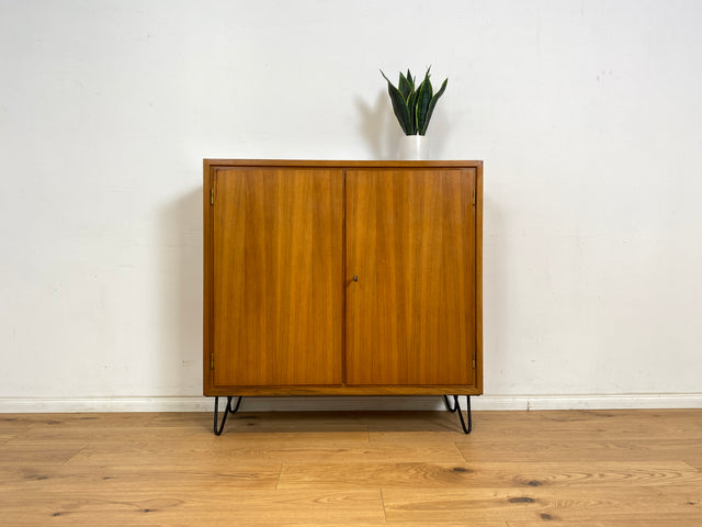 WMK Stilvoller, geräumiger und gut erhaltener Schrank mit Möbelkorpus aus 1958 auf neuen Hairpin Füßen # Highboard Kommode Wäschekommode Wäscheschrank Sideboard Vintage Mid-Century 50er 60er Upcycling