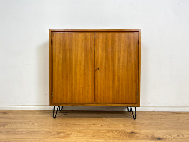 WMK Stilvoller, geräumiger und gut erhaltener Schrank mit Möbelkorpus aus 1958 auf neuen Hairpin Füßen # Highboard Kommode Wäschekommode Wäscheschrank Sideboard Vintage Mid-Century 50er 60er Upcycling