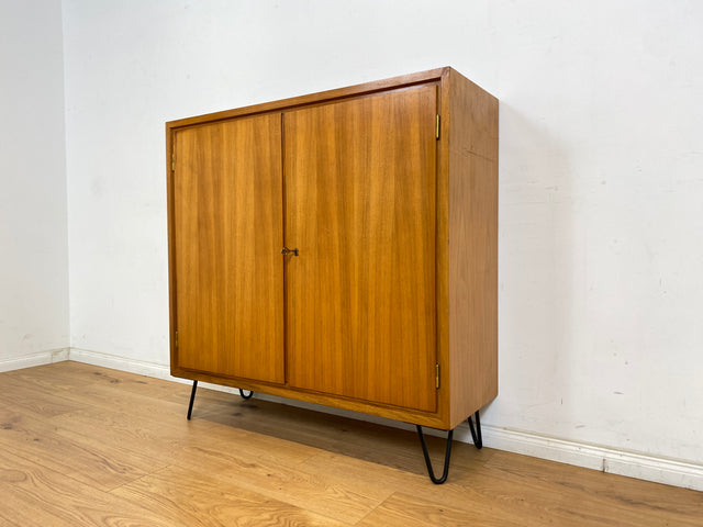 WMK Stilvoller, geräumiger und gut erhaltener Schrank mit Möbelkorpus aus 1958 auf neuen Hairpin Füßen # Highboard Kommode Wäschekommode Wäscheschrank Sideboard Vintage Mid-Century 50er 60er Upcycling