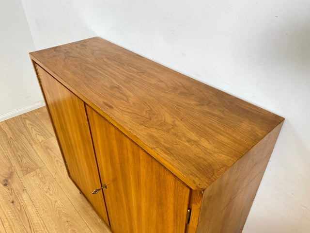 WMK Stilvoller, geräumiger und gut erhaltener Schrank mit Möbelkorpus aus 1958 auf neuen Hairpin Füßen # Highboard Kommode Wäschekommode Wäscheschrank Sideboard Vintage Mid-Century 50er 60er Upcycling