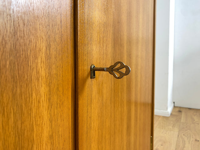 WMK Stilvoller, geräumiger und gut erhaltener Schrank mit Möbelkorpus aus 1958 auf neuen Hairpin Füßen # Highboard Kommode Wäschekommode Wäscheschrank Sideboard Vintage Mid-Century 50er 60er Upcycling