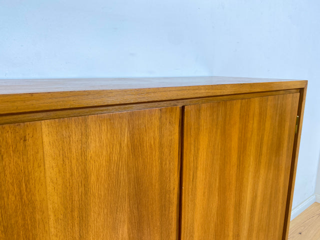 WMK Stilvoller, geräumiger und gut erhaltener Schrank mit Möbelkorpus aus 1958 auf neuen Hairpin Füßen # Highboard Kommode Wäschekommode Wäscheschrank Sideboard Vintage Mid-Century 50er 60er Upcycling