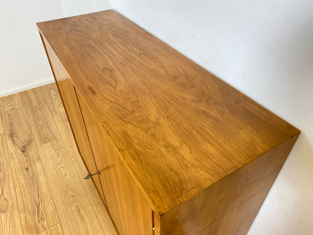 WMK Stilvoller, geräumiger und gut erhaltener Schrank mit Möbelkorpus aus 1958 auf neuen Hairpin Füßen # Highboard Kommode Wäschekommode Wäscheschrank Sideboard Vintage Mid-Century 50er 60er Upcycling