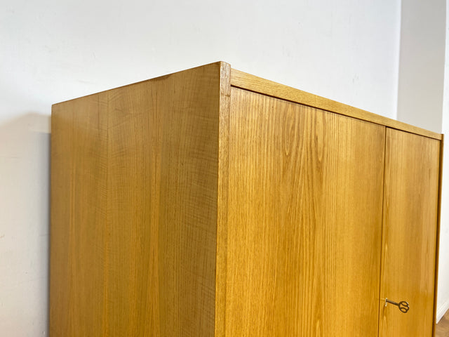 WMK Gut erhaltener Designerschrank mit Korpus 430/70 aus 1970 von Joachim Nebelung für VEB Hellerau auf neuen Metallfüßen # Highboard Kommode Wäscheschrank Wäschekommode Schrank Vintage Mid-Century