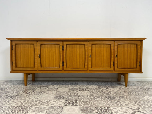 WMK Schönes, sehr geräumiges und gut erhaltenes Mid-Century Sideboard mit hellem Furnier und viel Stauraum # Schrank Kommode TV-Bank Anrichte Credenza Vintage Retro 60er 70er - Lieferung möglich