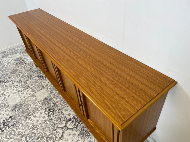 WMK Schönes, sehr geräumiges und gut erhaltenes Mid-Century Sideboard mit hellem Furnier und viel Stauraum # Schrank Kommode TV-Bank Anrichte Credenza Vintage Retro 60er 70er - Lieferung möglich