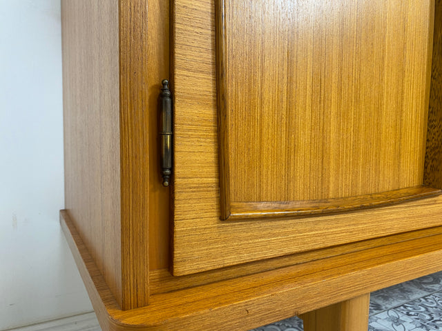 WMK Schönes, sehr geräumiges und gut erhaltenes Mid-Century Sideboard mit hellem Furnier und viel Stauraum # Schrank Kommode TV-Bank Anrichte Credenza Vintage Retro 60er 70er - Lieferung möglich