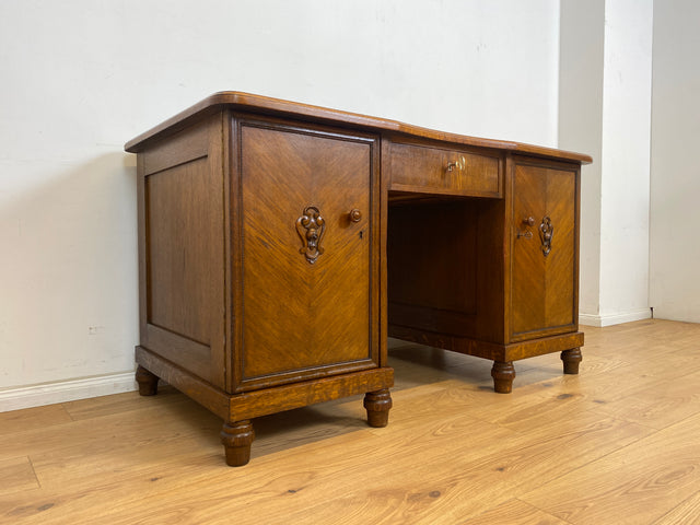 WMK Sehr schöner und gut erhaltener antiker Schreibtisch aus vollem Holz mit vielen Schubladen und hübschen Holzverzierungen # Desk Arbeitstisch Bürotisch Sekretär Chefschreibtisch Jugendstil Vintage