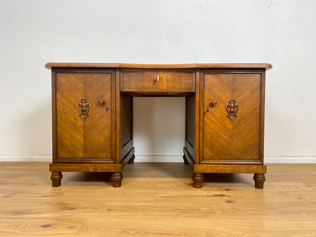 WMK Sehr schöner und gut erhaltener antiker Schreibtisch aus vollem Holz mit vielen Schubladen und hübschen Holzverzierungen # Desk Arbeitstisch Bürotisch Sekretär Chefschreibtisch Jugendstil Vintage