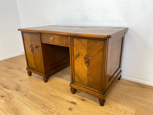 WMK Sehr schöner und gut erhaltener antiker Schreibtisch aus vollem Holz mit vielen Schubladen und hübschen Holzverzierungen # Desk Arbeitstisch Bürotisch Sekretär Chefschreibtisch Jugendstil Vintage