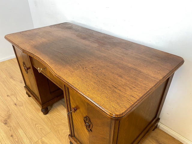 WMK Sehr schöner und gut erhaltener antiker Schreibtisch aus vollem Holz mit vielen Schubladen und hübschen Holzverzierungen # Desk Arbeitstisch Bürotisch Sekretär Chefschreibtisch Jugendstil Vintage