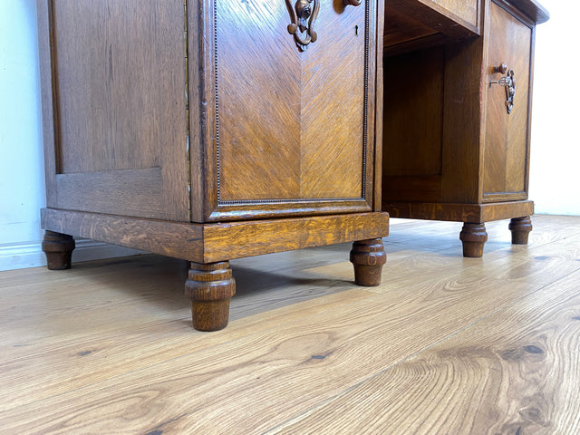 WMK Sehr schöner und gut erhaltener antiker Schreibtisch aus vollem Holz mit vielen Schubladen und hübschen Holzverzierungen # Desk Arbeitstisch Bürotisch Sekretär Chefschreibtisch Jugendstil Vintage