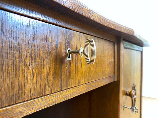 WMK Sehr schöner und gut erhaltener antiker Schreibtisch aus vollem Holz mit vielen Schubladen und hübschen Holzverzierungen # Desk Arbeitstisch Bürotisch Sekretär Chefschreibtisch Jugendstil Vintage