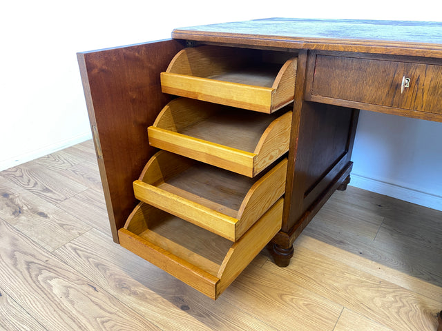 WMK Sehr schöner und gut erhaltener antiker Schreibtisch aus vollem Holz mit vielen Schubladen und hübschen Holzverzierungen # Desk Arbeitstisch Bürotisch Sekretär Chefschreibtisch Jugendstil Vintage