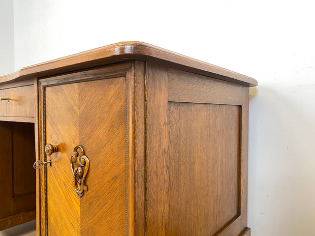 WMK Sehr schöner und gut erhaltener antiker Schreibtisch aus vollem Holz mit vielen Schubladen und hübschen Holzverzierungen # Desk Arbeitstisch Bürotisch Sekretär Chefschreibtisch Jugendstil Vintage