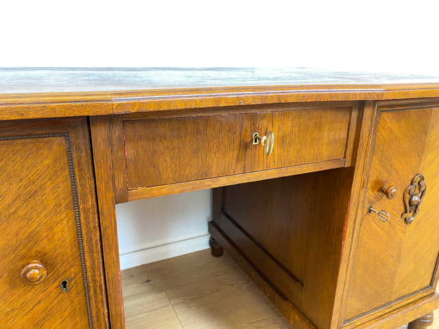 WMK Sehr schöner und gut erhaltener antiker Schreibtisch aus vollem Holz mit vielen Schubladen und hübschen Holzverzierungen # Desk Arbeitstisch Bürotisch Sekretär Chefschreibtisch Jugendstil Vintage