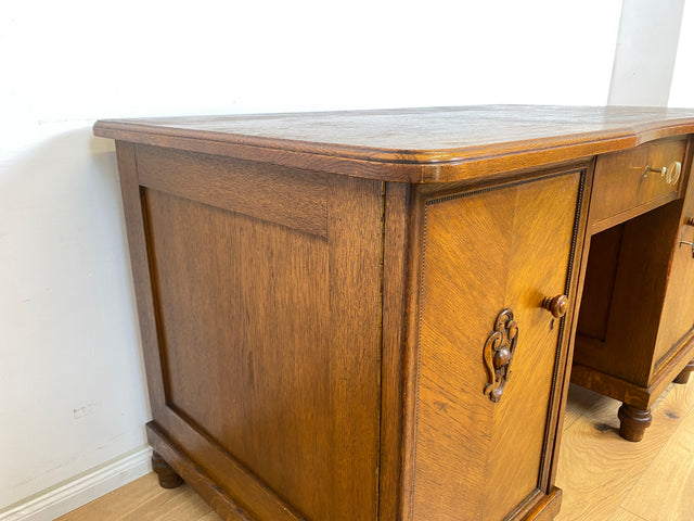 WMK Sehr schöner und gut erhaltener antiker Schreibtisch aus vollem Holz mit vielen Schubladen und hübschen Holzverzierungen # Desk Arbeitstisch Bürotisch Sekretär Chefschreibtisch Jugendstil Vintage